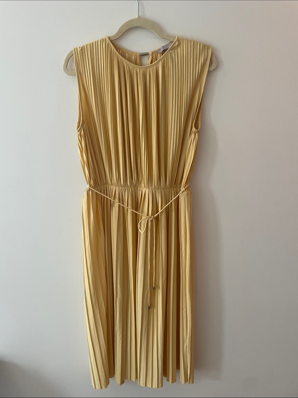H&M Sleeveless Pleated Yellow Dress with Waist Tie